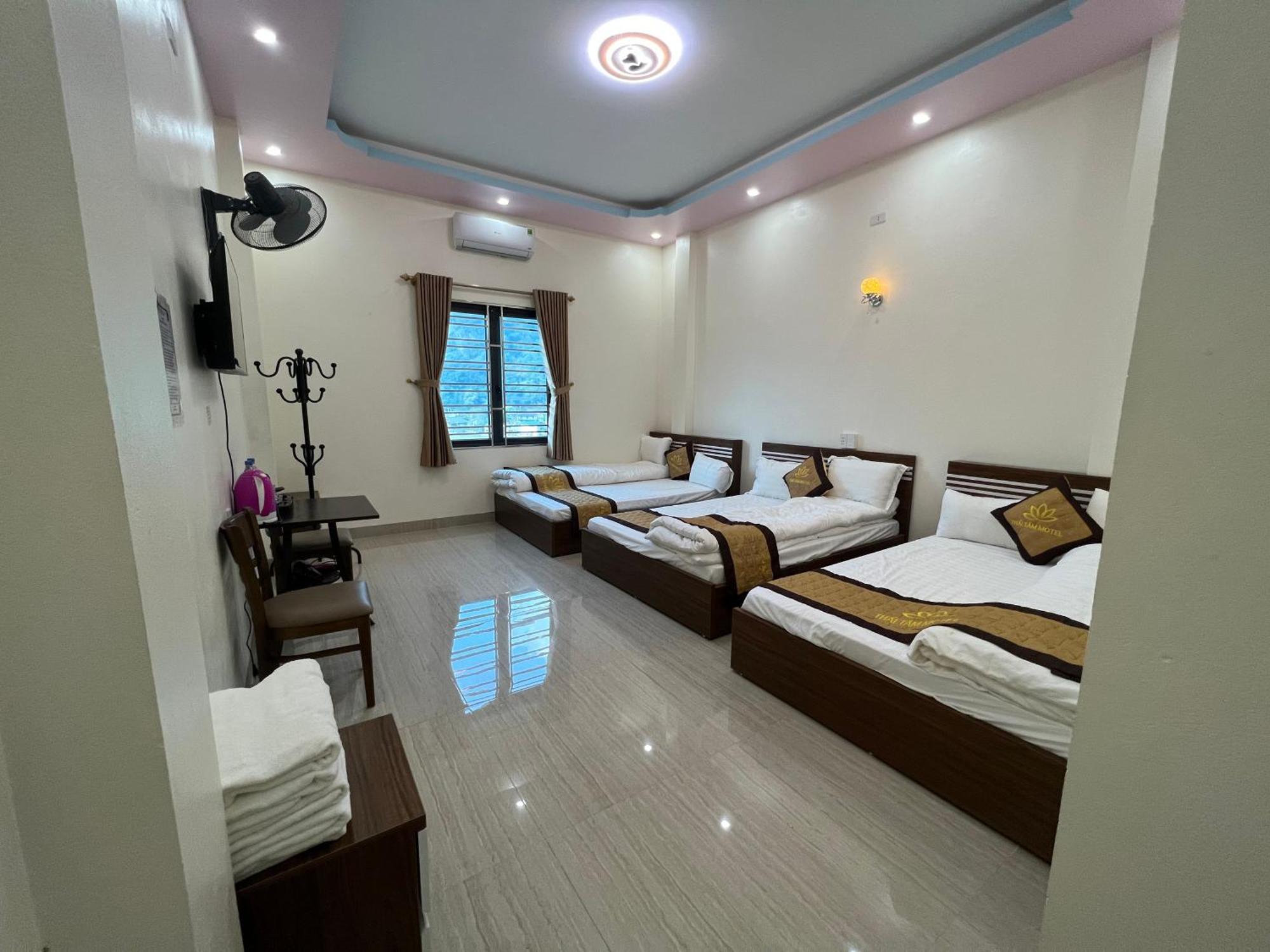 Thai Tam Motel Dong Van  Exteriör bild